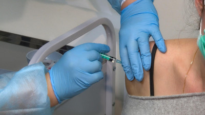 Почти каждый второй заключенный в Петербурге и Ленобласти получил вакцину от COVID