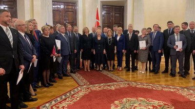 Депутатам VII cозыва Законодательного собрания Петербурга вручили удостоверения