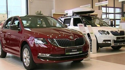 В Петербурге замедлился темп падения продаж автомобилей