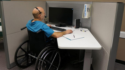 Депутаты ЗакСа проголосовали за расширение возможностей трудоустройства инвалидов
