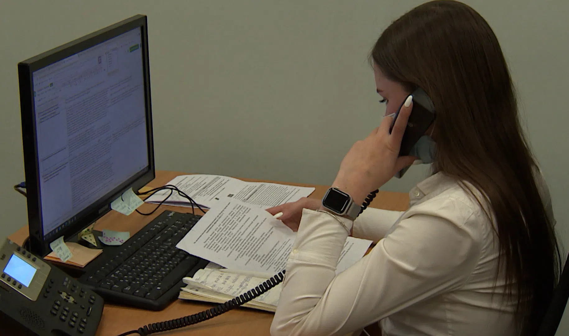 Новая оплата больничных в беларуси. Фото больничного листа беларусь. Работа с больничными в 2024 году. Картинка врач выписывает выписка листок нетрудоспособности беларусь. Работа с больничными в 2024 году.