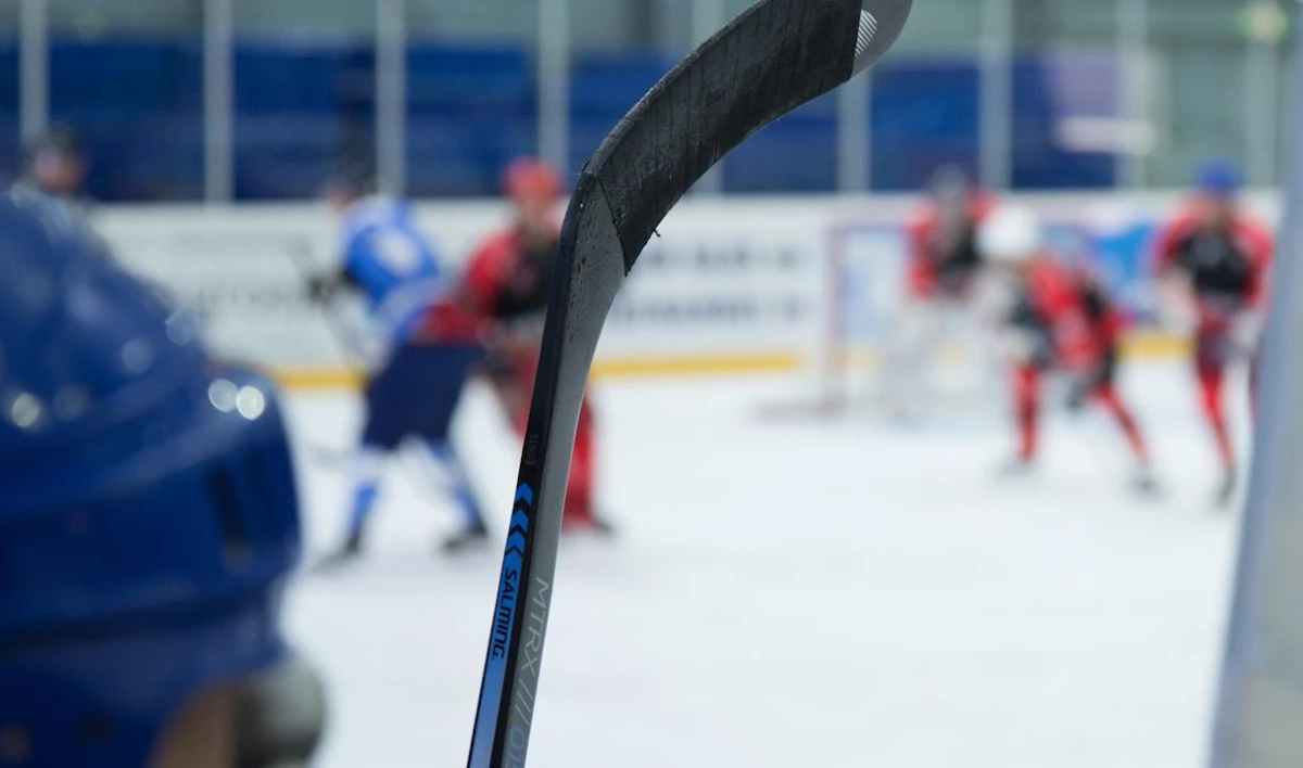 Потолок зарплат в следующем сезоне КХЛ составит 900 млн рублей - tvspb.ru