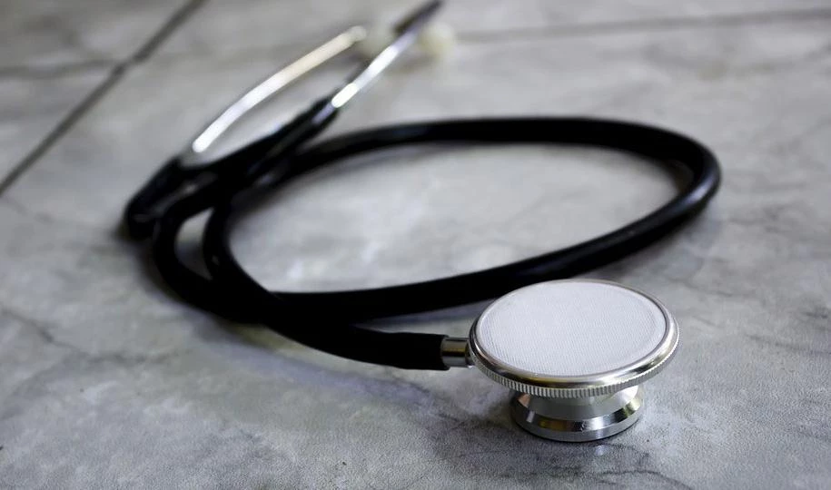 К российскому дипломату в Косово пустили врачей - tvspb.ru