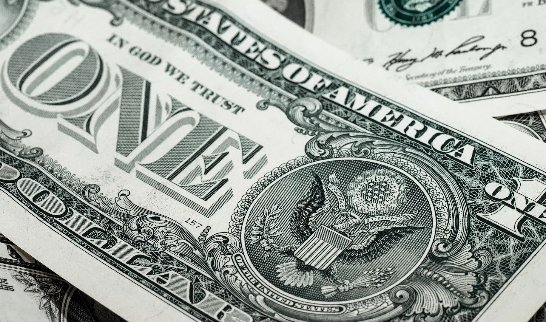Западный экономист заявил о новой трещине доллара из-за антироссийских санкций