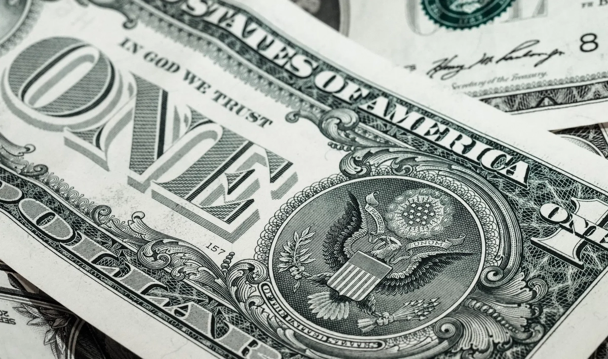 Западный экономист заявил о новой трещине доллара из-за антироссийских санкций - tvspb.ru
