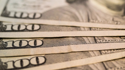 Петербуржцам рассказали, почему не стоит хранить купюры 500 евро и 100 долларов