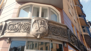 Символы Александра Невского. Жилой дом на Тележной улице