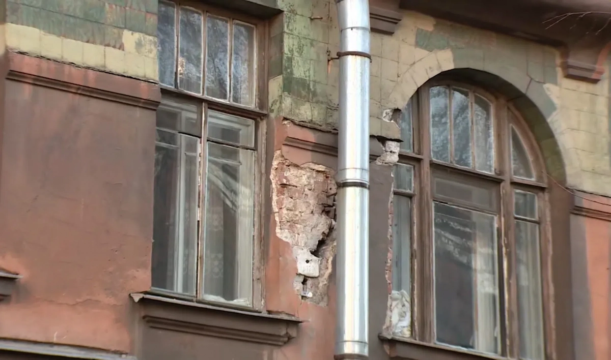 В Доме Чубакова, где обвалился потолок, установили временные подпорки перекрытий - tvspb.ru
