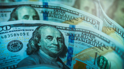 Курс доллара превысил 65 рублей
