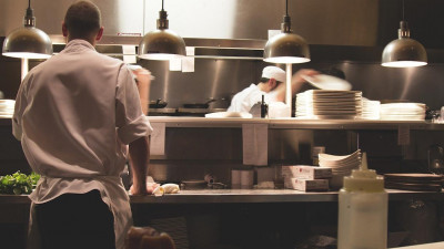 Перестроиться под формат доставки смогли 15% петербургских ресторанов