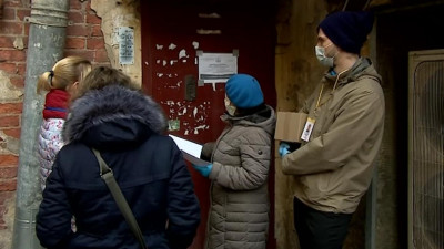 Жителям Центрального района доставили порядка двух тысяч продуктовых наборов