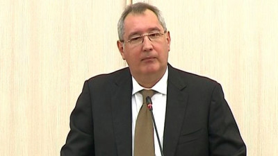 Вице-премьер Рогозин поспорил с пользователями соцсетей из-за опытов над таксой