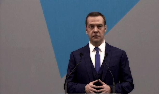 Медведев подписал документ о безопасности дорожного движения до 2024 года