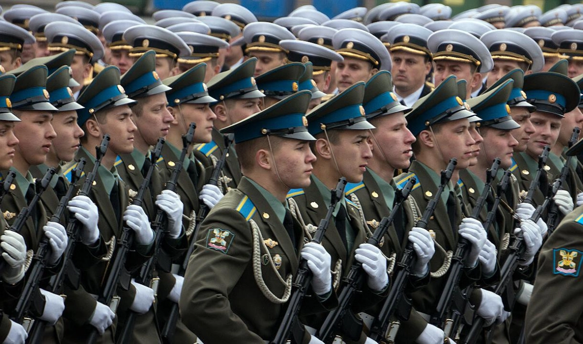Более 2,5 тысяч военнослужащих ЗВО примут участие в военном параде на Красной площади - tvspb.ru