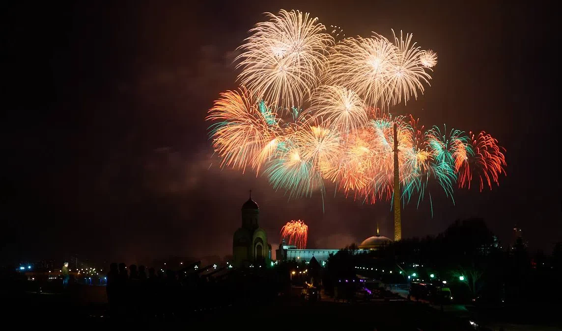 Красочный салют завершит празднование Дня ВМФ - tvspb.ru