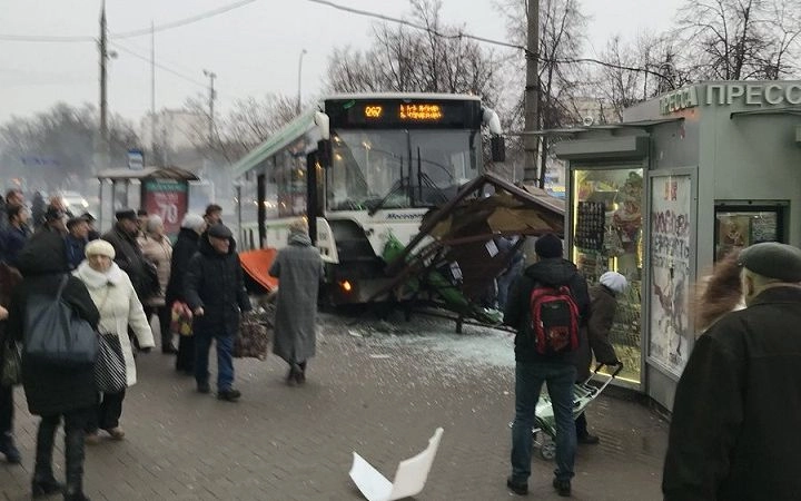 ГИБДД и МЧС опровергли информацию о погибших в ДТП с автобусом в Москве - tvspb.ru