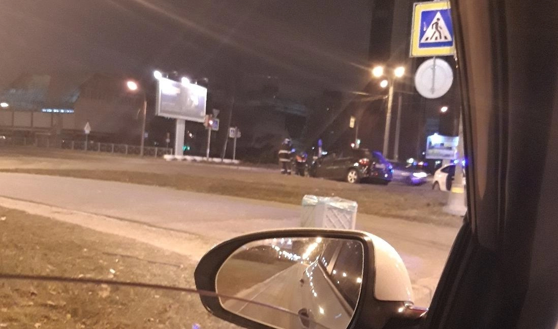 Очевидцы: в ДТП на проспекте Королева погибла пассажирка такси - tvspb.ru