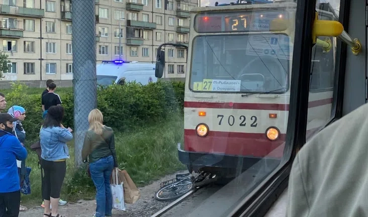 Полиция проводит проверку после смертельного ДТП с трамваем в Невском районе - tvspb.ru