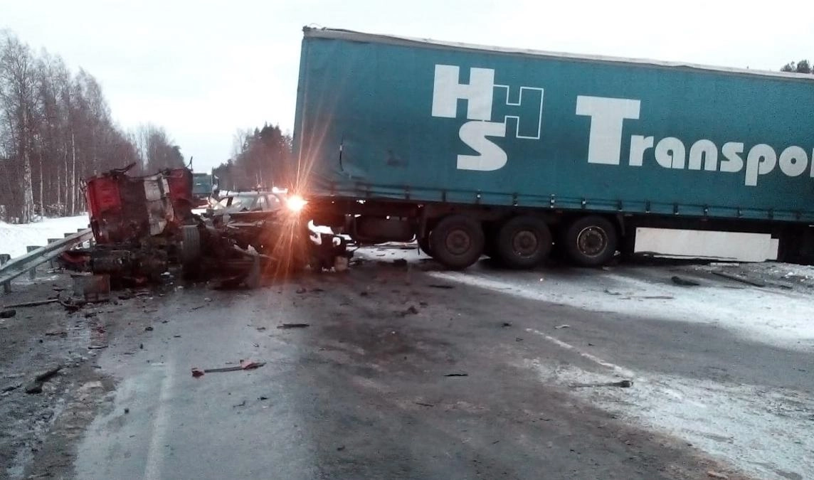 Движение по трассе «Сортавала» полностью перекрыли из-за смертельной аварии - tvspb.ru