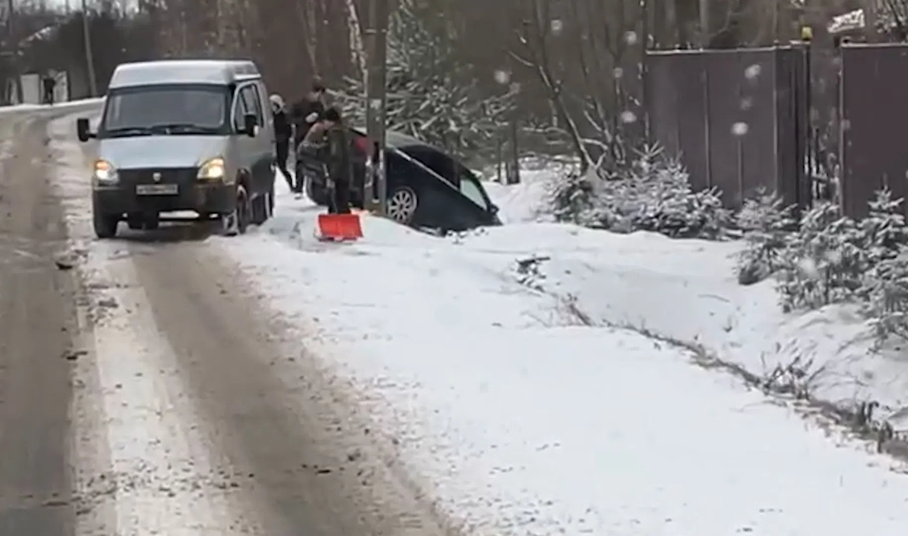 Метель и гололед устроили массовые аварии на дорогах Петербурга | Телеканал  Санкт-Петербург