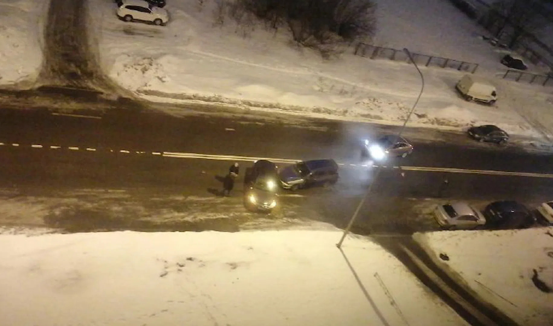 Авария затруднила проезд по улице Лени Голикова