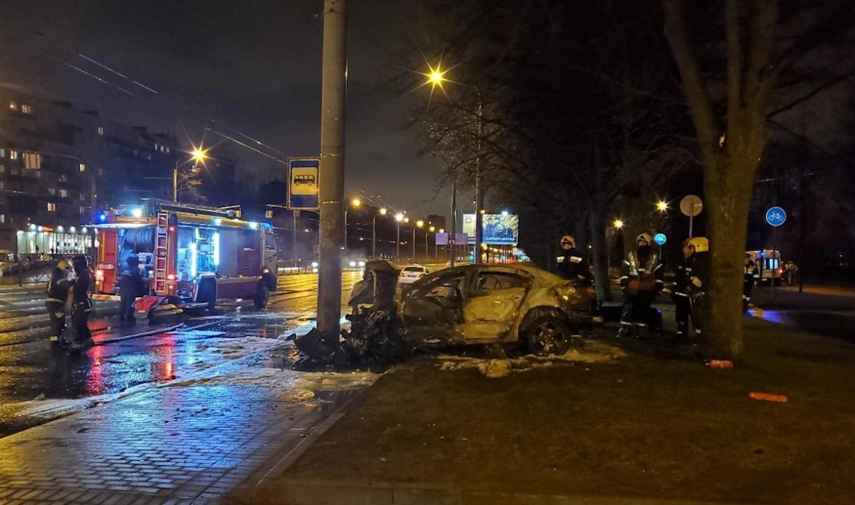 В Калининском районе из-за аварии загорелся Chevrolet - tvspb.ru