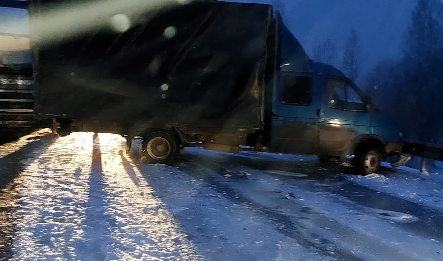 В Волховском районе столкнулись четыре автомобиля | Телеканал  Санкт-Петербург