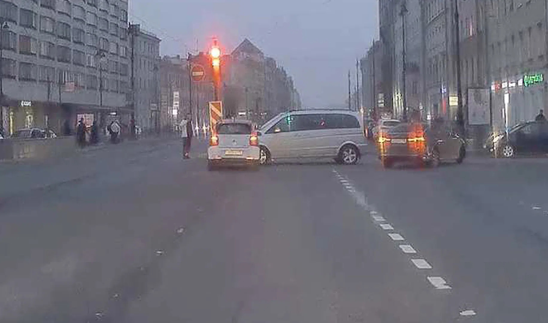 К831се198. Дтп на пересечении доблести и захарова. Разбитая машина в арбеково на ладожской. Лиговский транспортный переулок. Лиговский проспект троллейбус.