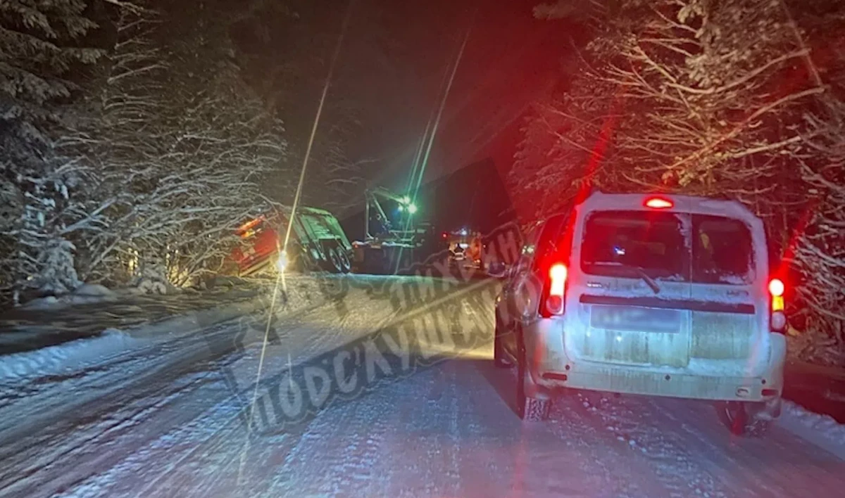В Тихвинском районе спешащий на вызов пожарный автомобиль ушел в кювет - tvspb.ru