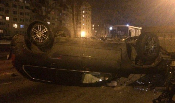 Погоня за иномаркой в Петербурге закончилась смертельным ДТП - tvspb.ru