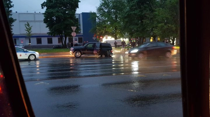 В Петербурге полицейские со стрельбой ловили наркоторговцев на бронированном Lexus - tvspb.ru