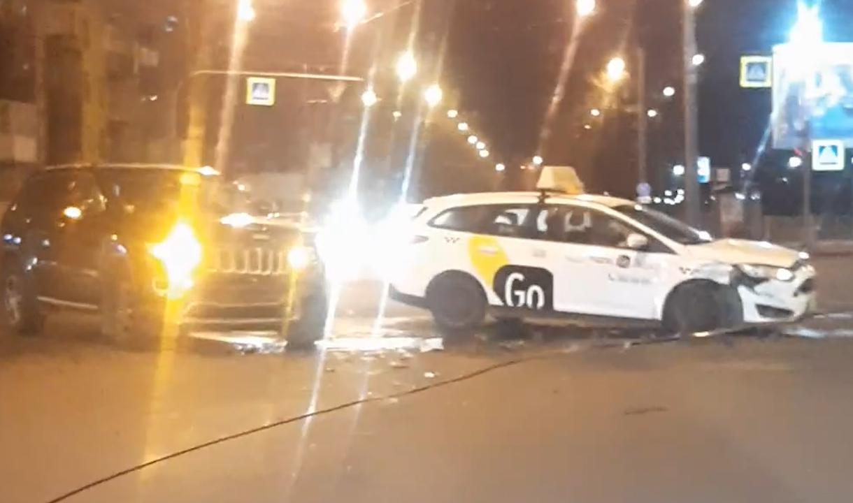 Дтп санкт-петербург в приморского районе. Что произошло ночью в петербурге. Думская улица санкт-петербург ночью. Авария мурманское шоссе. Что произошло ночью в петербурге.