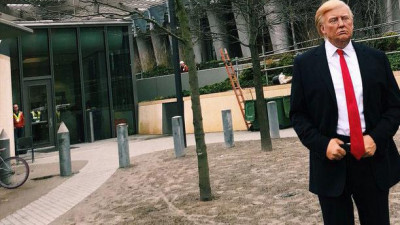 У американского посольства в Лондоне установили воскового Трампа
