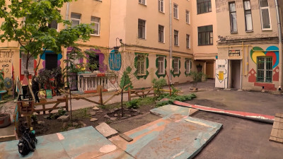 Петербуржцы рассказали, как своими руками создают во дворах целые арт-пространства