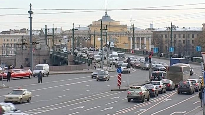 Из-за непогоды движение на Дворцовом мосту ограничивать не будут - tvspb.ru