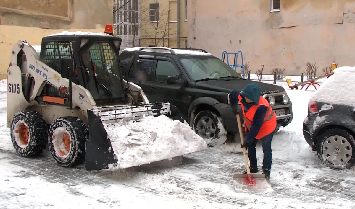 Управляющим компаниям Петербурга пригрозили штрафами за плохую очистку домов от снега - tvspb.ru