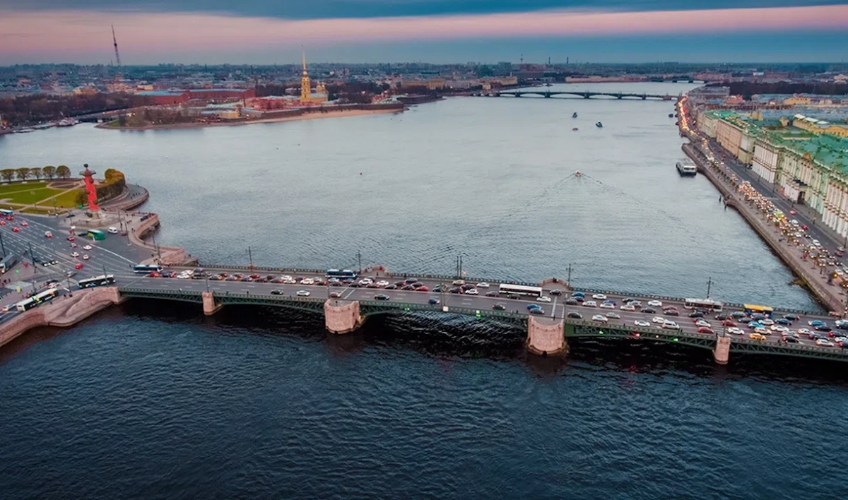 Дворцовый и Благовещенский мосты разведут сегодня из-за праздничного парада судов - tvspb.ru