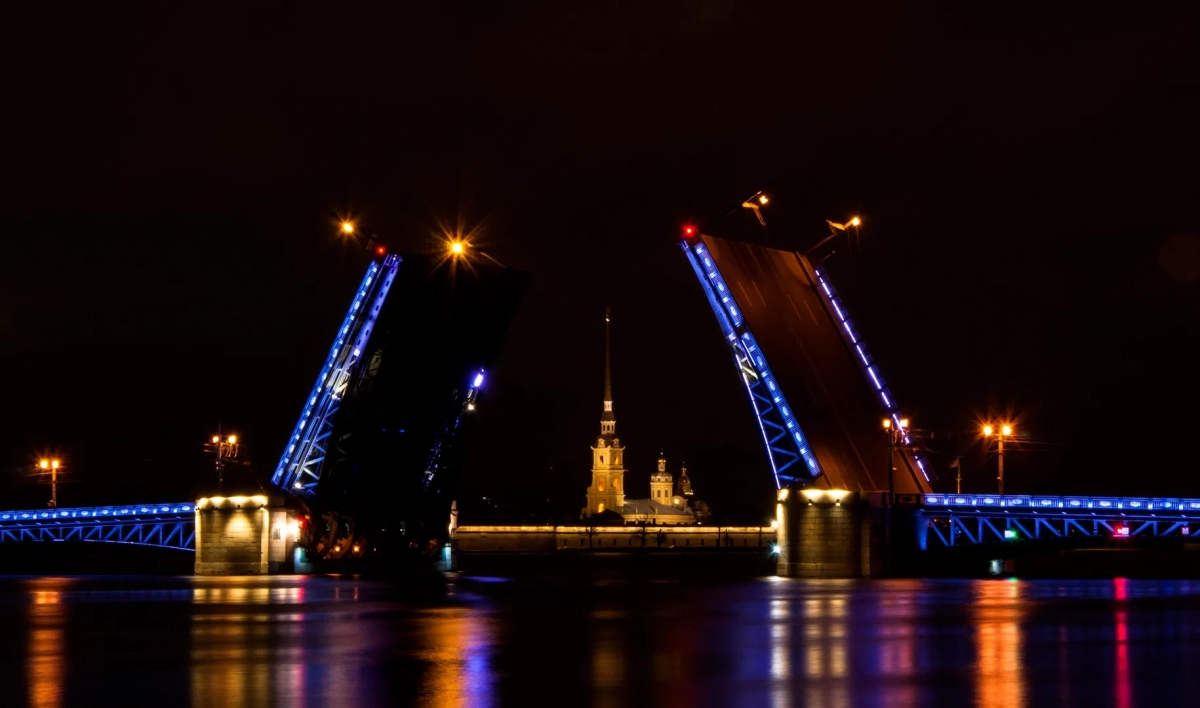 Лазерное шоу раскрасит Дворцовый мост в честь 800-летия со дня рождения Александра Невского - tvspb.ru