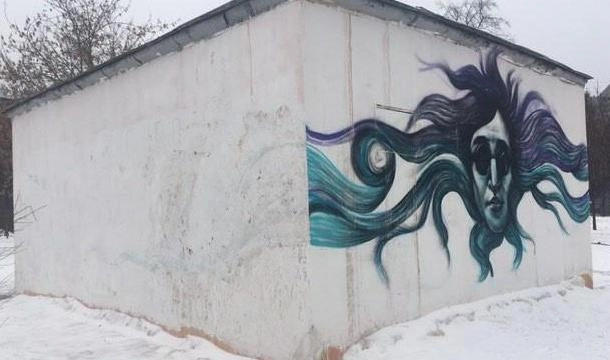 Егору Летову изменили «прическу» на граффити в Петербурге - tvspb.ru