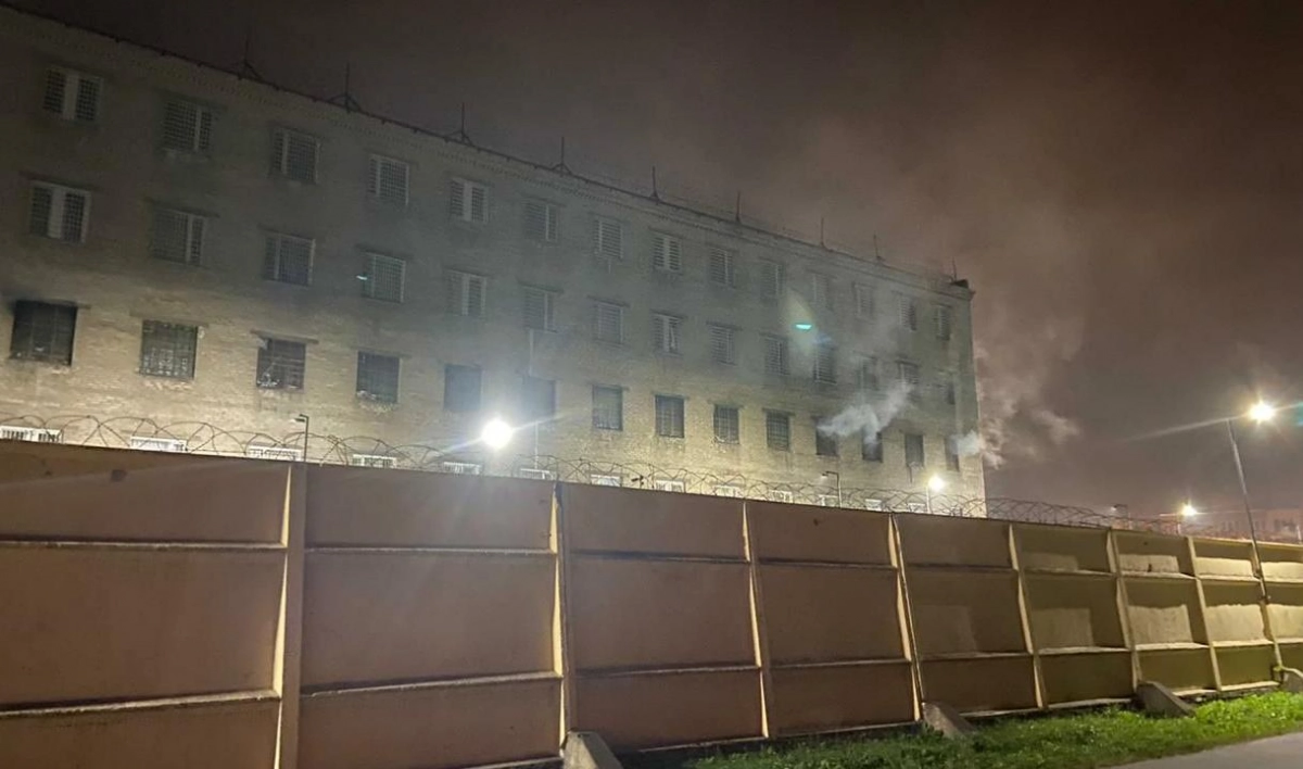 В Колпинской воспитательной колонии загорелось заброшенное общежитие - tvspb.ru