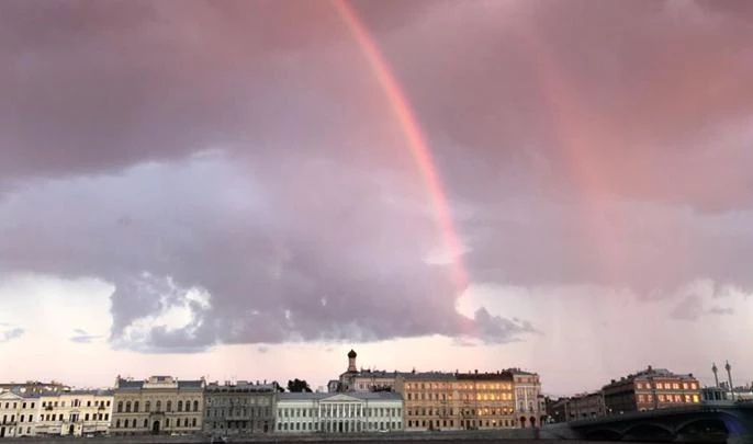 В небе над Петербургом сняли двойную радугу в розовых облаках - tvspb.ru