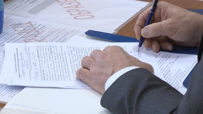 Депутаты ЗакСа Вера Сергеева и Михаил Погорелов подали документы на участие в праймериз «Единой России»