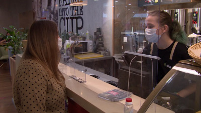 В Петербурге перенесли ввод QR-кодов для общепита и ТЦ на конец декабря