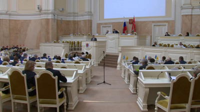 На заседании ЗакСа доложили о поддержке порядка 37 тысяч детей в Петербурге