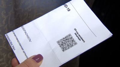 Пожилым петербуржцам без регистрации на «Госуслугах» выдадут QR-код на бумаге сразу после прививки