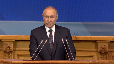 Владимир Путин: Соблюдение прав женщин в России – давняя традиция
