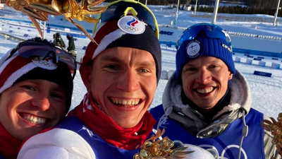 Александр Большунов стал трехкратным олимпийским чемпионом