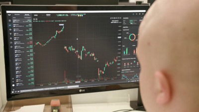 Петербургская биржа может возобновить торги иностранными акциями через неделю