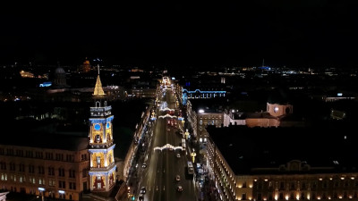 Фасад здания на Невском украсил портрет архитектора Карла Росси