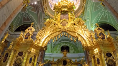 Ровно 300 лет назад начали возводить иконостас Петропавловского собора